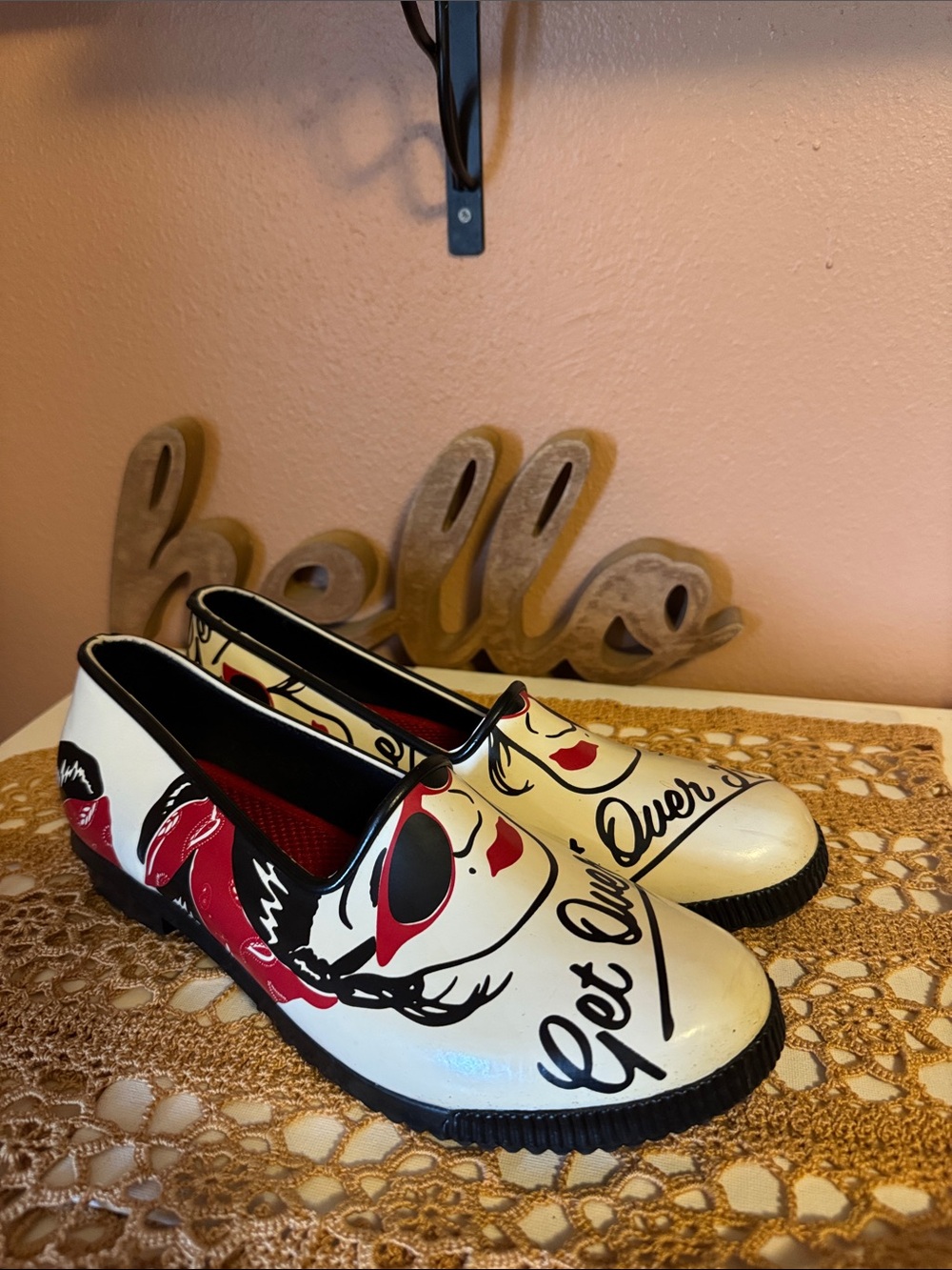 Cougar White, Red & Black Slip-On Flats with Retro Graphic